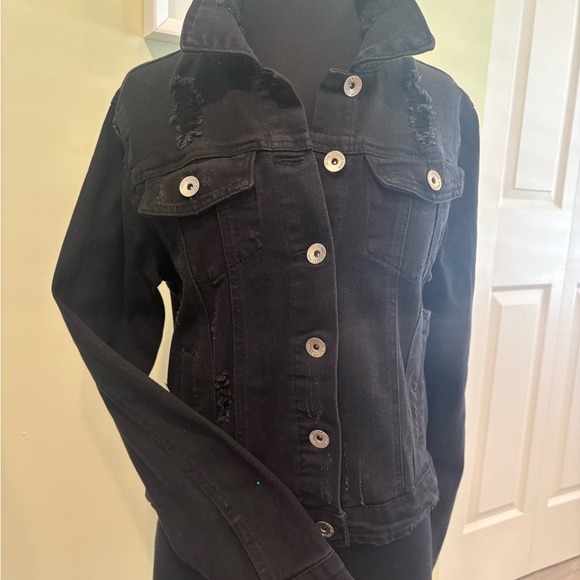 Black Jean Jacket Classic Style - Picture 3 of 5